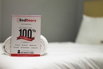 Hotel Reddoorz @ Poppies Lane 1 Kuta Lombok Exterior foto