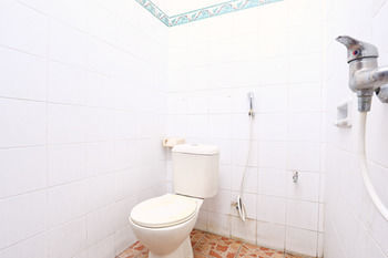 Hotel Reddoorz @ Poppies Lane 1 Kuta Lombok Exterior foto